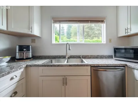 454 Michigan Avenue NE Bandon OR 97411