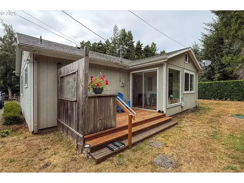 454 Michigan Avenue NE Bandon OR 97411