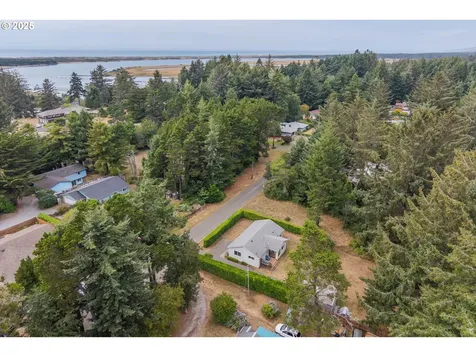 454 Michigan Avenue NE Bandon OR 97411