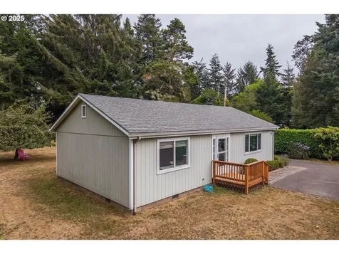 454 Michigan Avenue NE Bandon OR 97411