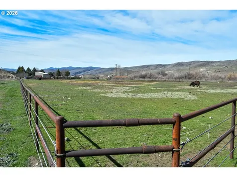 44011/43877 W Highway 26 Dayville OR 97825