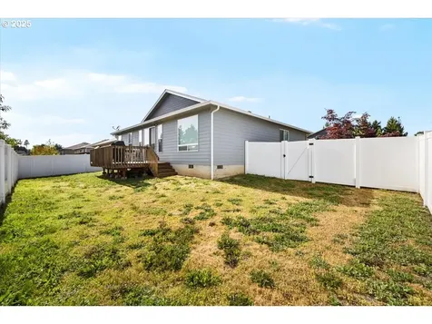 765 SE Lanola Street Winston OR 97496