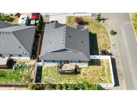 765 SE Lanola Street Winston OR 97496
