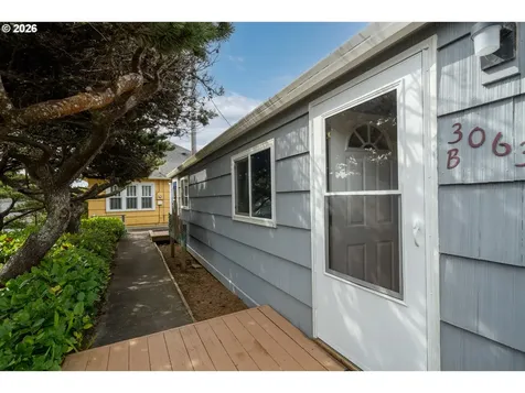 3063 SW Anchor Avenue Lincoln City OR 97367
