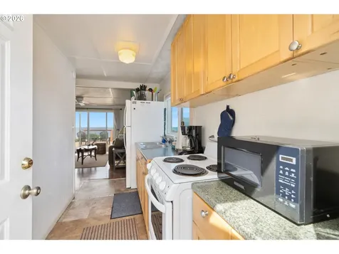 3063 SW Anchor Avenue Lincoln City OR 97367