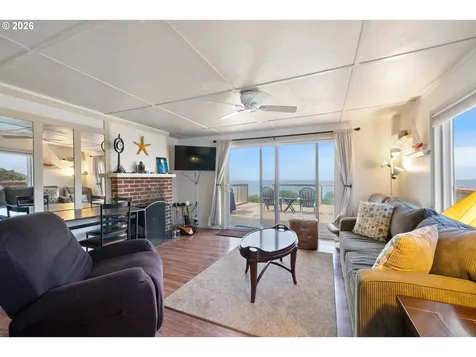 3063 SW Anchor Avenue Lincoln City OR 97367