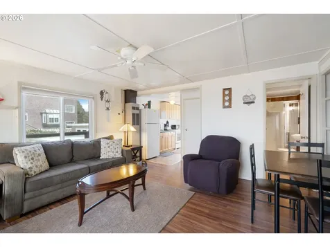 3063 SW Anchor Avenue Lincoln City OR 97367