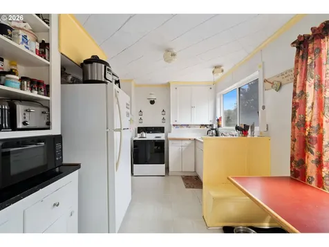 3063 SW Anchor Avenue Lincoln City OR 97367
