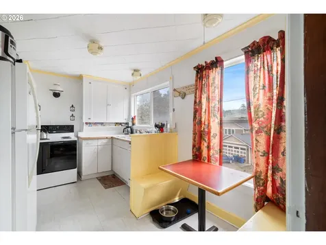 3063 SW Anchor Avenue Lincoln City OR 97367