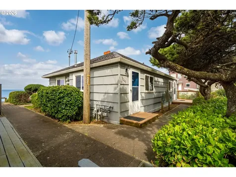 3063 SW Anchor Avenue Lincoln City OR 97367