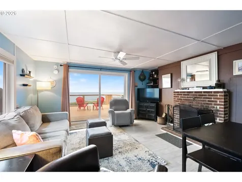 3063 SW Anchor Avenue Lincoln City OR 97367