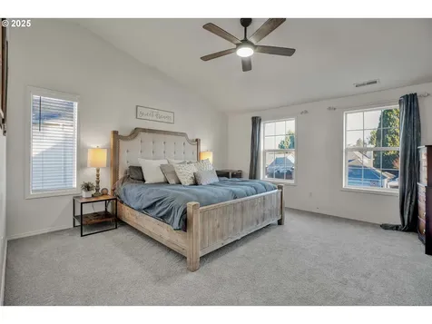 19777 Castleberry Loop Oregon City OR 97045
