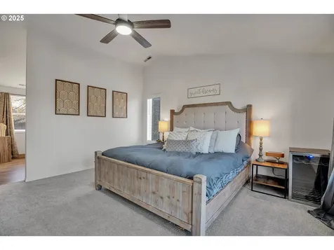 19777 Castleberry Loop Oregon City OR 97045