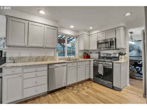 19777 Castleberry Loop Oregon City OR 97045