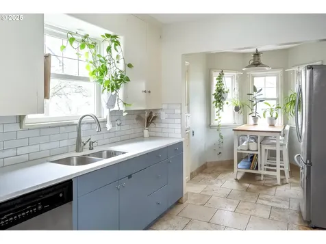 7540 N Chautauqua Boulevard Portland OR 97217