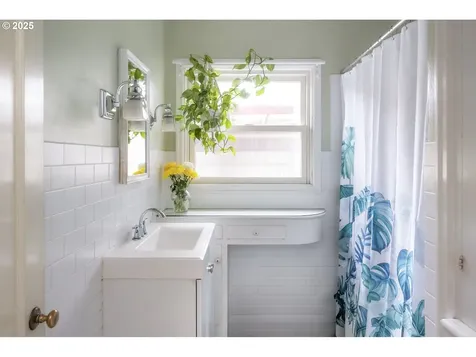 7540 N Chautauqua Boulevard Portland OR 97217