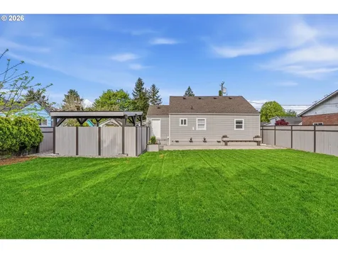 1116 N 3rd Avenue Kelso WA 98626