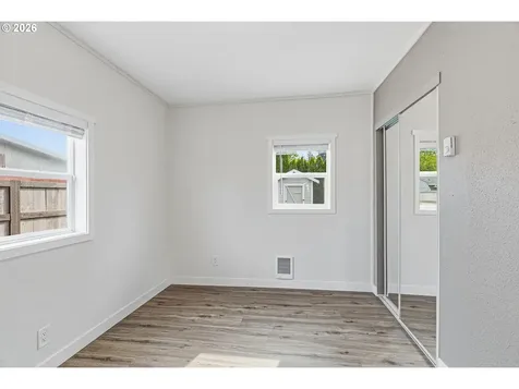 1116 N 3rd Avenue Kelso WA 98626