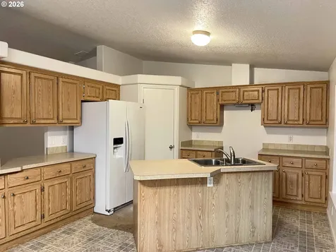 11211 Highway 36 Mapleton OR 97453