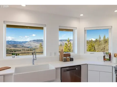 1642 Morgensen Road Mosier OR 97040