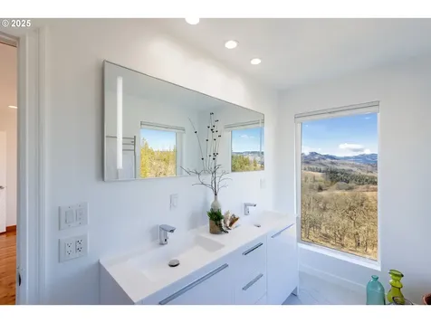 1642 Morgensen Road Mosier OR 97040