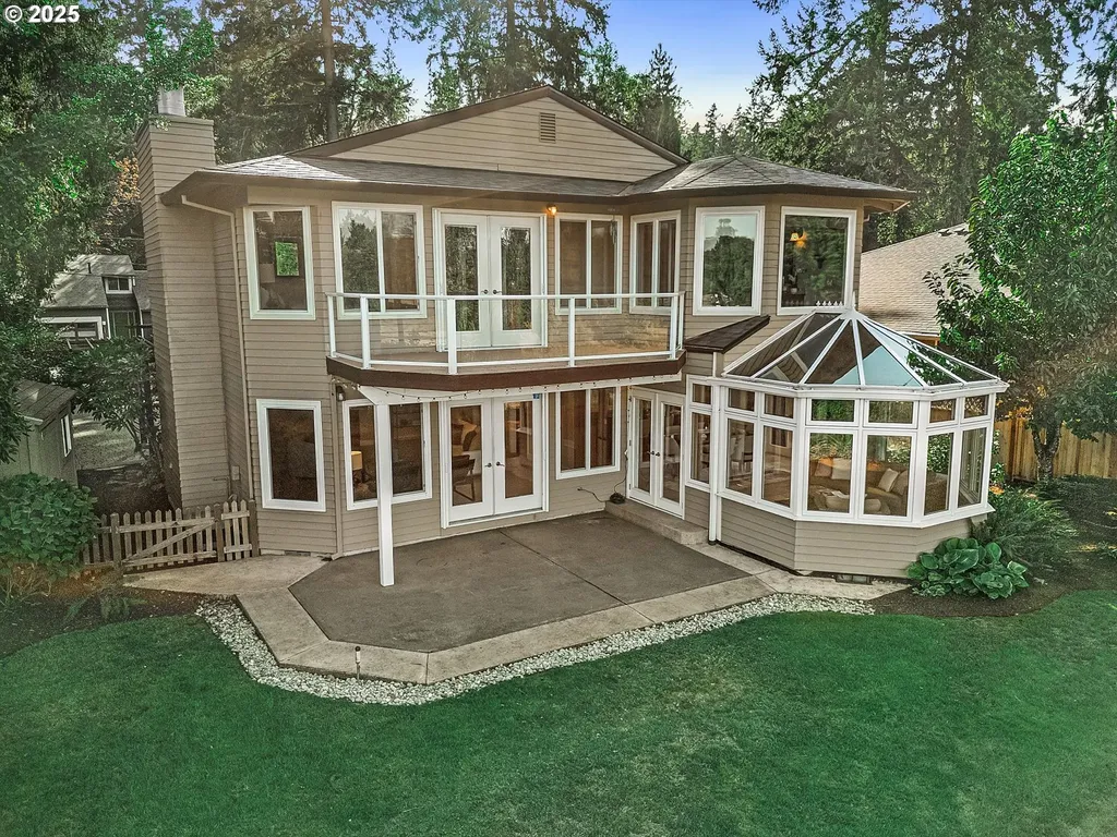 5687 River Street West Linn OR 97068