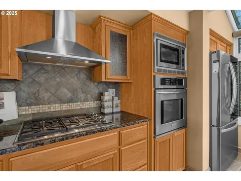 5687 River Street West Linn OR 97068