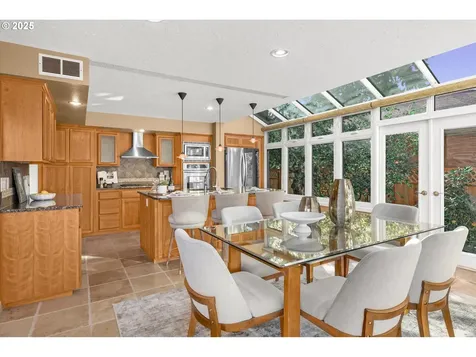 5687 River Street West Linn OR 97068