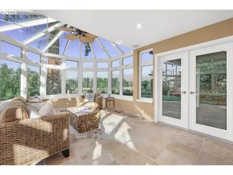 5687 River Street West Linn OR 97068
