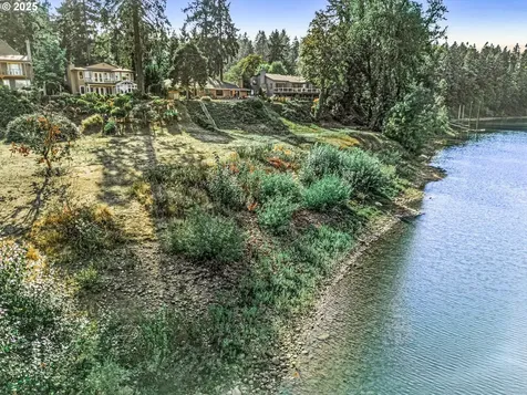 5687 River Street West Linn OR 97068