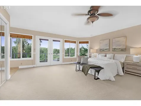 5687 River Street West Linn OR 97068