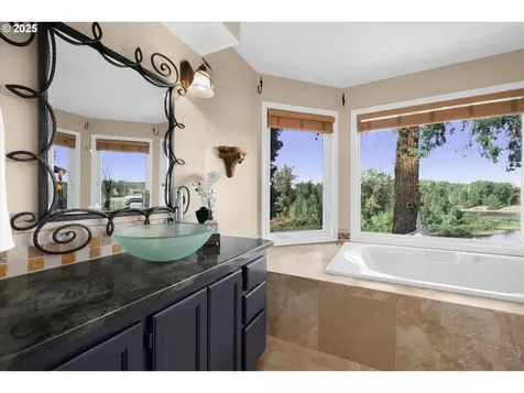 5687 River Street West Linn OR 97068