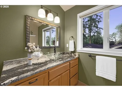 5687 River Street West Linn OR 97068