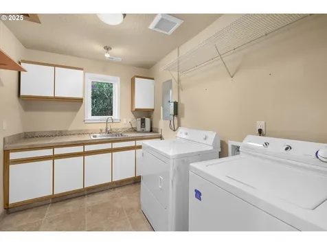 5687 River Street West Linn OR 97068