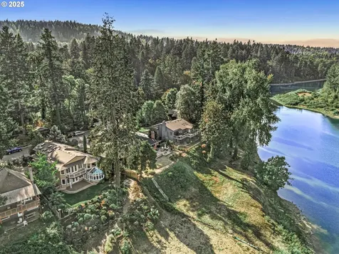 5687 River Street West Linn OR 97068