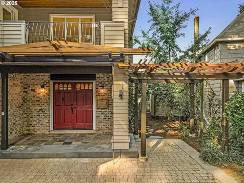 5687 River Street West Linn OR 97068