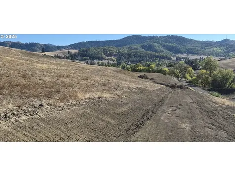 523 Ladybug Lane Roseburg OR 97470