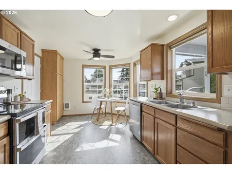 255 7th Court Washougal WA 98671