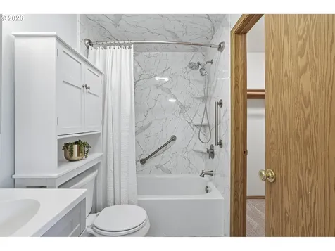 255 7th Court Washougal WA 98671