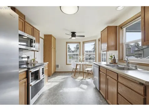 255 7th Court Washougal WA 98671