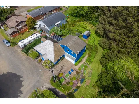 1127 S Pine Street Newport OR 97365