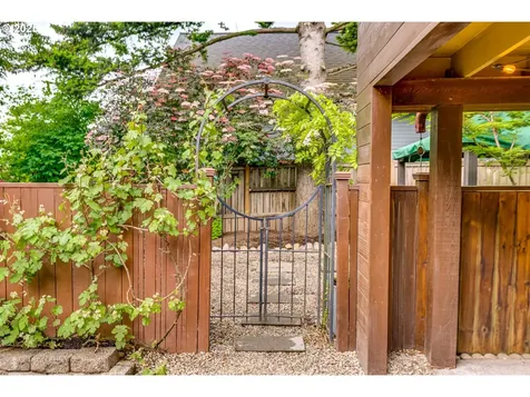 4806 NE Siskiyou Street Portland OR 97213