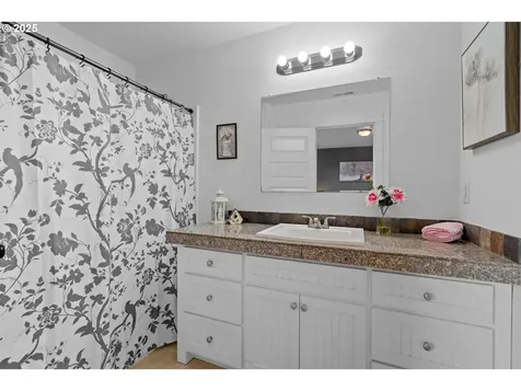 1385 W 5th Street Halsey OR 97348