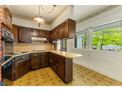 406 8th Street Springfield OR 97477