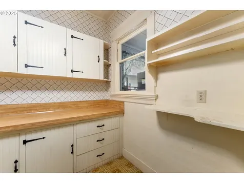 406 8th Street Springfield OR 97477