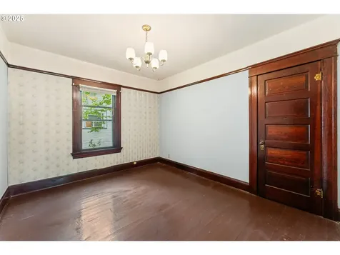 406 8th Street Springfield OR 97477