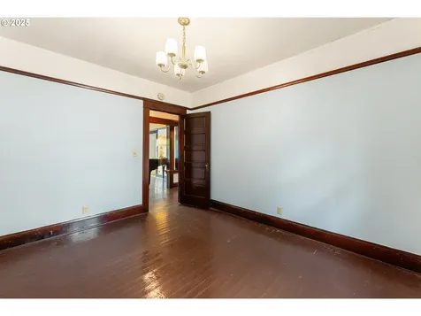 406 8th Street Springfield OR 97477