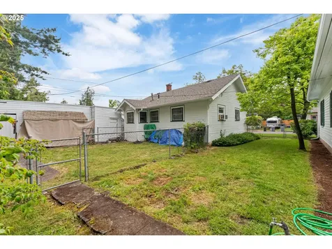 406 8th Street Springfield OR 97477