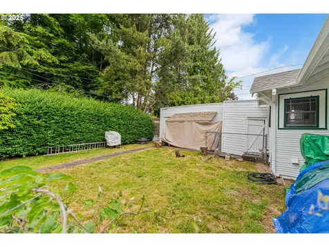 406 8th Street Springfield OR 97477