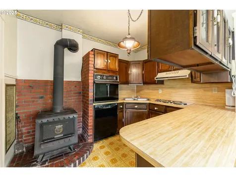 406 8th Street Springfield OR 97477